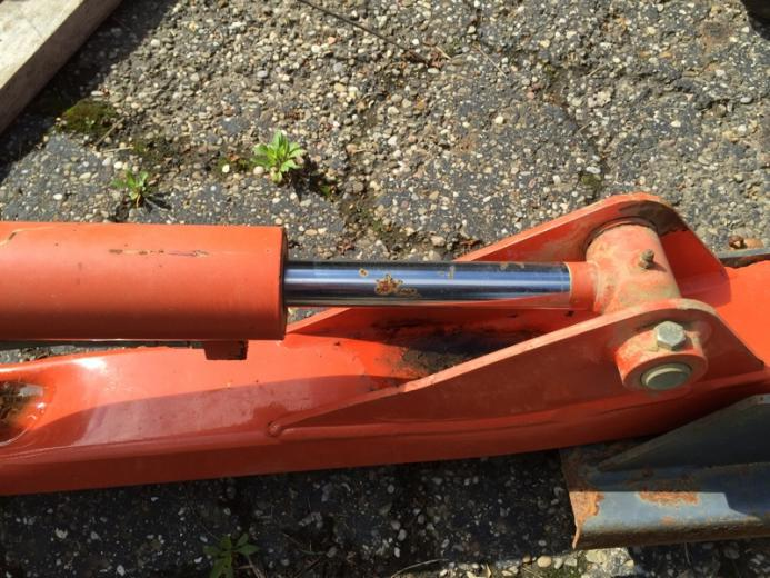 Wie man Rost aus hydraulischen Zylindern entzieht